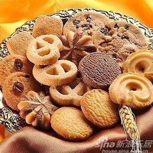 所有进口食品报关时均需附带有关的汉语食品标签