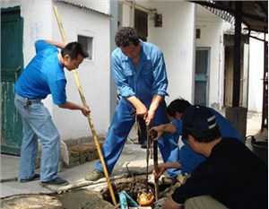 武汉清理化粪池后垃圾堆放成了城市新的难题