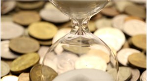 黄金“技术性回调”的理由：三大指标都指向“调整”，甚至“幅度不小”？